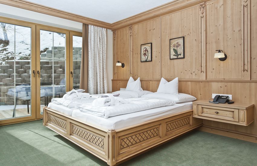 Doppelbett in der Suite Zillertal