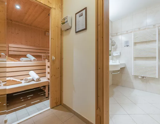 Hotel Kerschdorfer Zillertal Familien Suite Bad und finnische Sauna