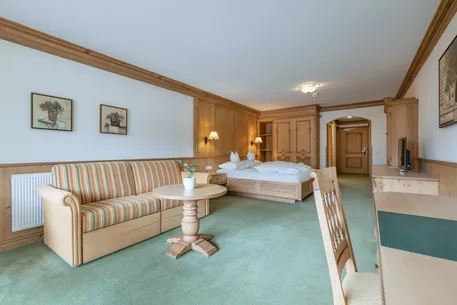 Hotel Kerschdorfer Zillertal Juniorsuite Hochzillertal Sitzecke