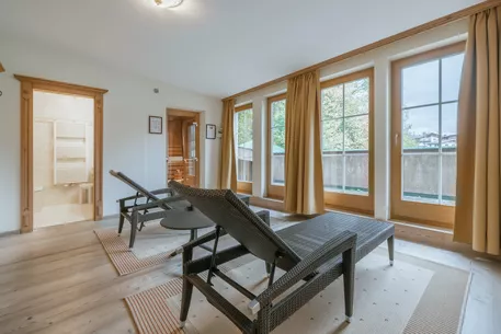 Hotel Kerschdorfer Zillertal Wellness Suite Ruhebereich mit Liegen