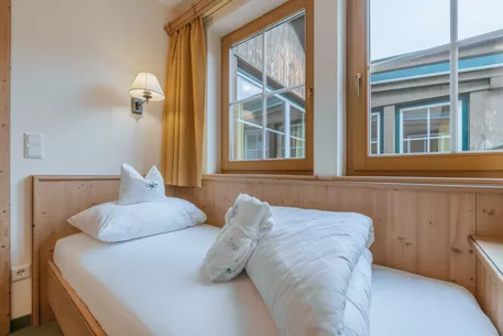 Hotel Kerschdorfer Zillertal Familien Suite separates Schlafzimmer Einzelbett