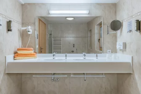 Hotel Kerschdorfer Zillertal Panorama Suite Badezimmer