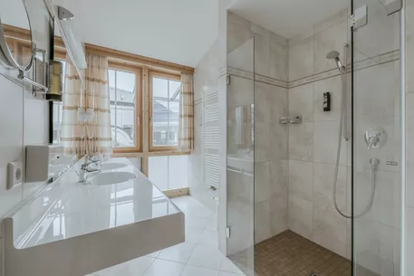 Hotel Kerschdorfer Zillertal Juniorsuite Tirol deluxe Badezimmer