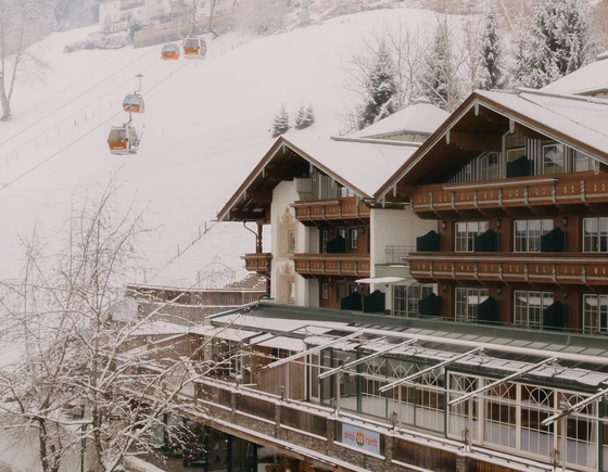 Winteransicht mit Gondeln