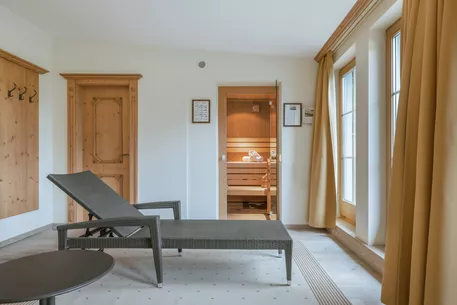 Hotel Kerschdorfer Zillertal Wellness Suite Ruhebereich mit Liegen